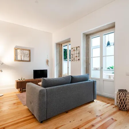 Elegant & Private Garden In Historical Centre Apartment *