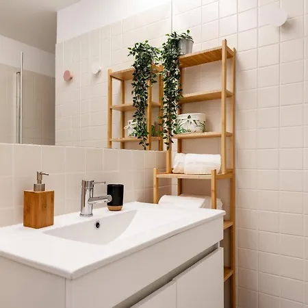Elegant & Private Garden In Historical Centre Apartment *