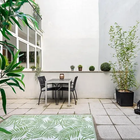 Apartment Elegant & Private Garden In Historical Centre